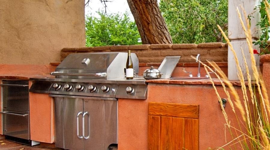 outdoor kitchen